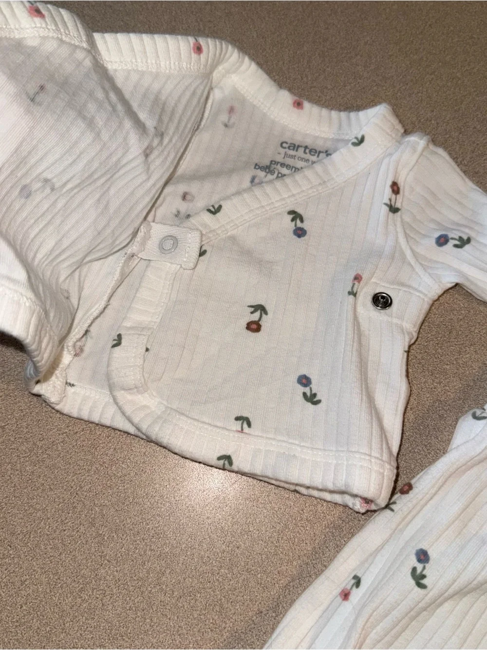 Carter’s baby girl size preemie two piece set white ribbed with flowers